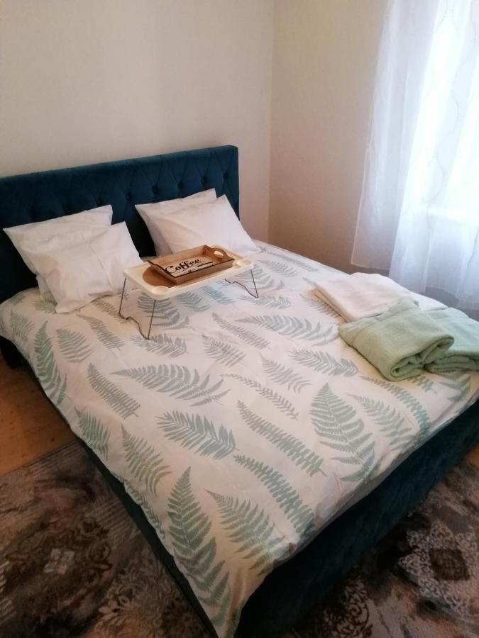 1 Minuta, Grand Hotel, Sheraton, Molo, Location *
